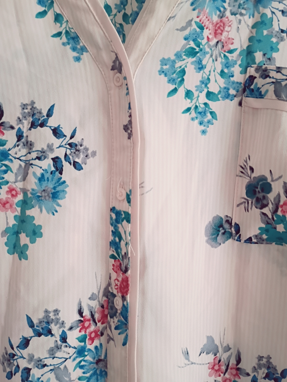 Candie's Size 3x Cream Button-Down Floral Shirt with Teal and Pink Accents - Picture 5 of 13